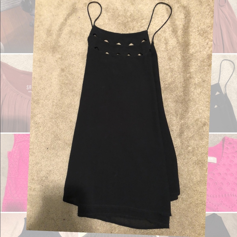 Halter neck tanktop with subtle detailing